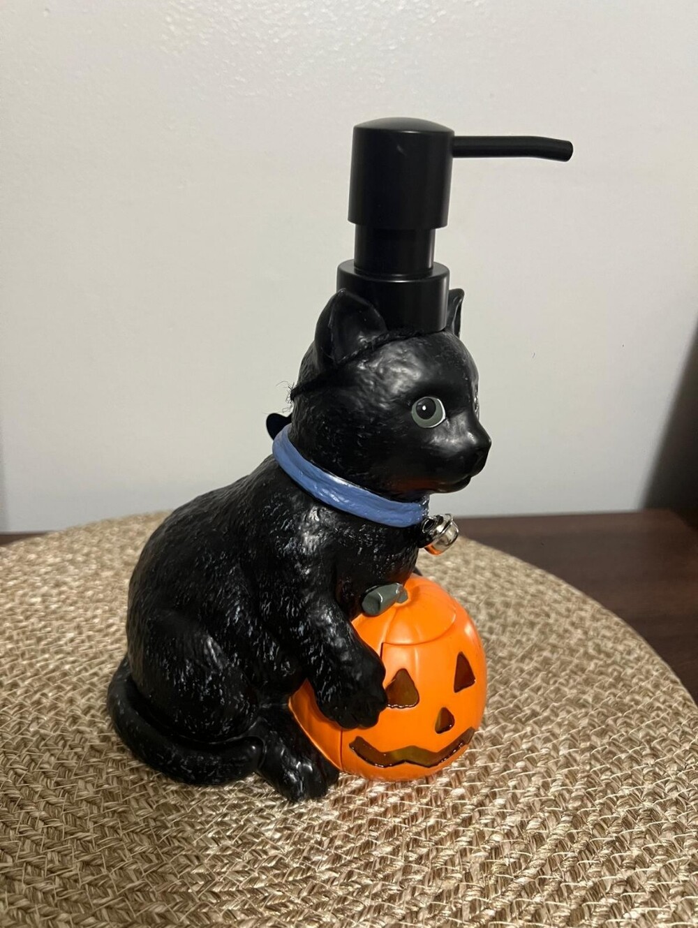 New! Black Cat W/Lighted Pumpkin Soap/Lotion Dispenser Halloween. - Picture 7 of 10